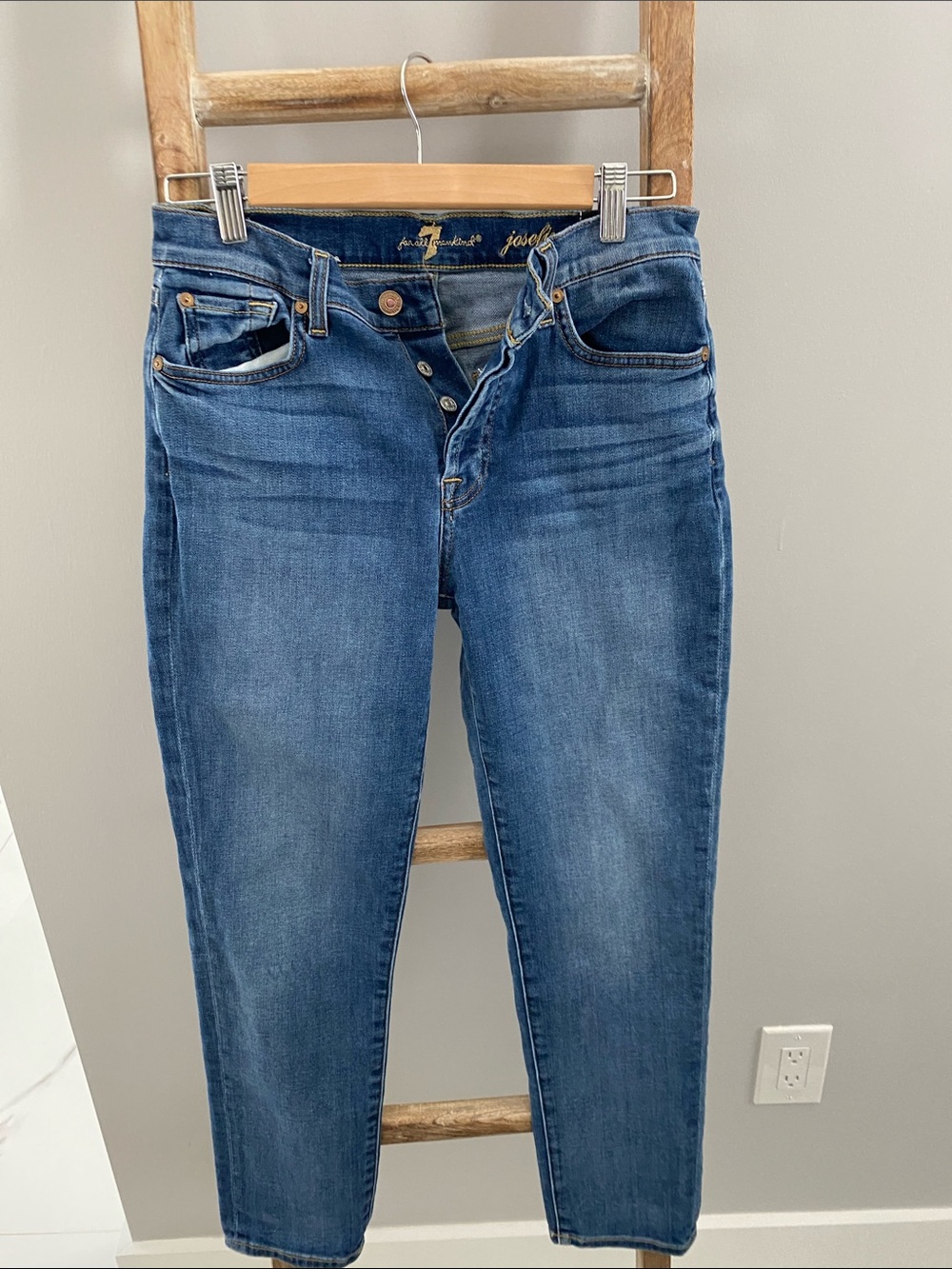 7 For All Mankind Women's Dark Blue Cropped Straight Jeans